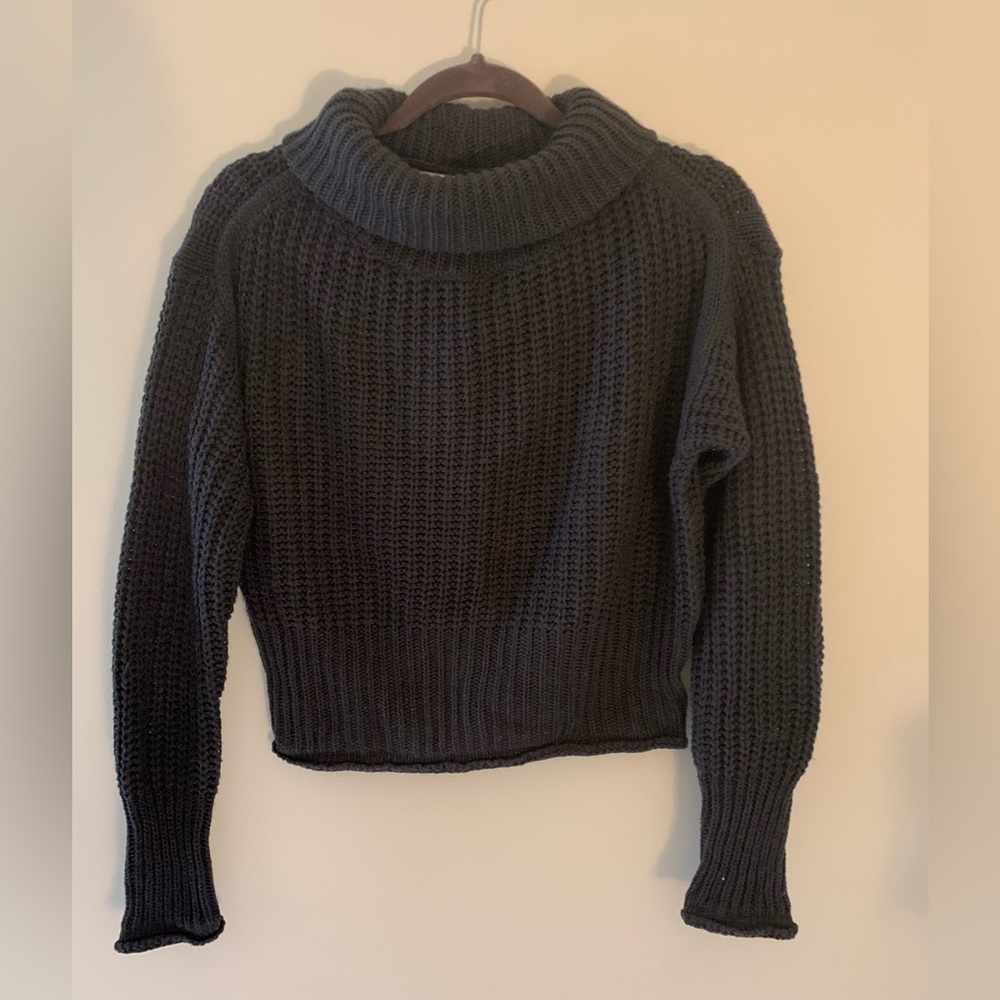 Gray bulky necked turtleneck